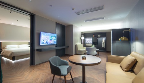 Business Suite, City View