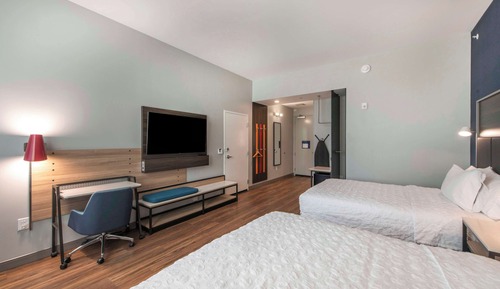 Room, 2 Queen Beds, Accessible, Bathtub (Mobility & Hearing)