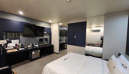 Superior Queen Room - Air Dresser + 1 PC + King Bed