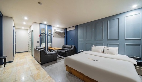 King Suite - 2 PCs + Air Dresser + King Bed