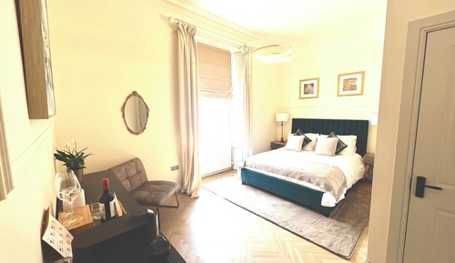 Deluxe Double Room, 1 King Bed, Shower Grab Bars, Non Smoking