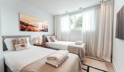 Luxury Condo, 2 Bedrooms, Beachfront