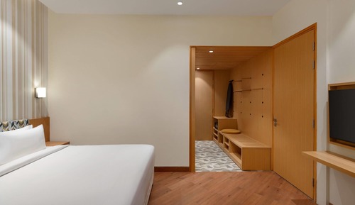 Room, 1 King Bed, Mobility Accessible (Bathtub W/grab Bars)