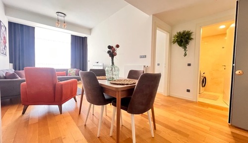 Deluxe Condo, City View