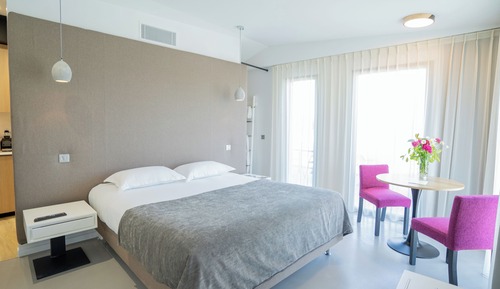 Classic Double Room, Garden View