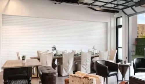 (Unit 4) 6th Street Suite: 4BR/11Beds - Pool, Rooftop, Garden Bars, Walk to Everything!