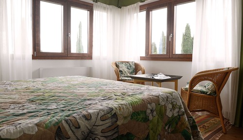 Standard Double Room, 1 Queen Bed, Lake View, Garden Area