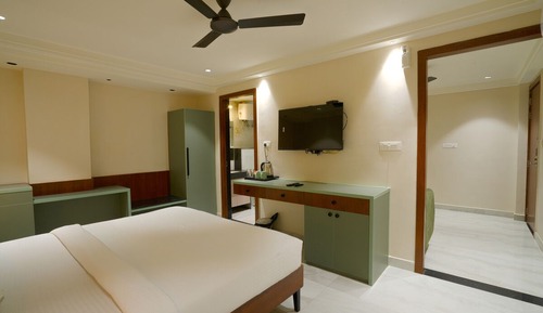 Luxury Suite, City View