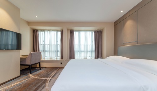Executive Studio Suite, 1 Queen Bed, Hill View