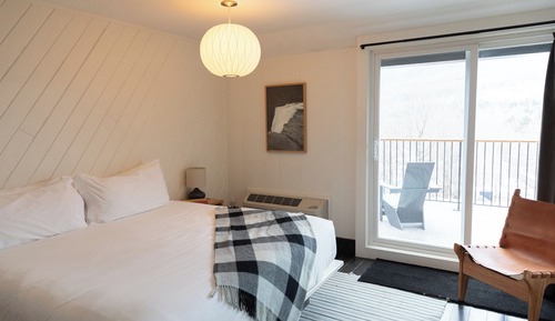 Room, 1 King Bed (Mountain, with Bench)