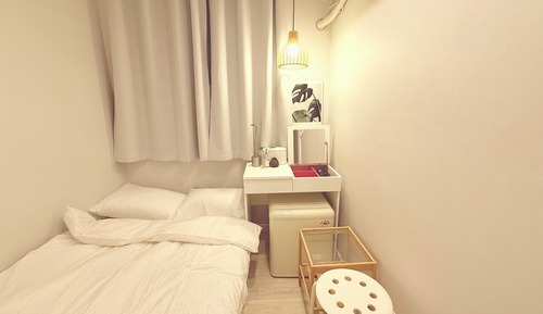 Basic Single Room, 1 Large Twin Bed, Non Smoking, Private Bathroom