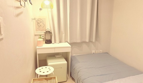 Basic Single Room, 1 Large Twin Bed, Non Smoking, Private Bathroom