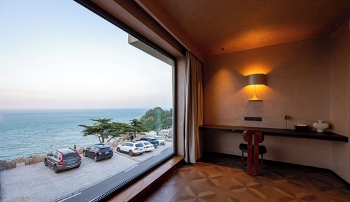 Signature Studio Suite, Sea View