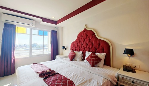 Superior Room, Hill View