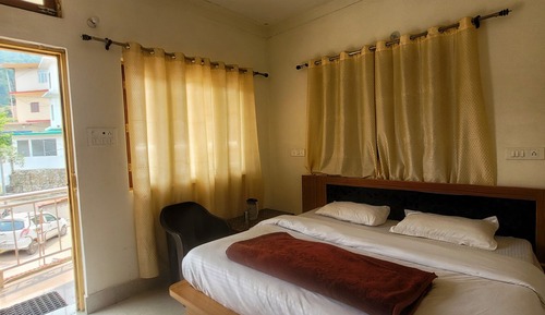 Deluxe Double Room, 1 King Bed, Hill View