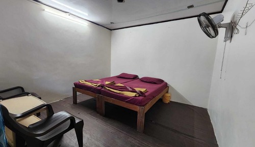 Comfort Room, City View