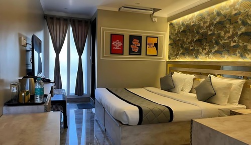 Premium Room, 1 King Bed, Balcony