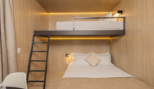 Club Apartment, City View