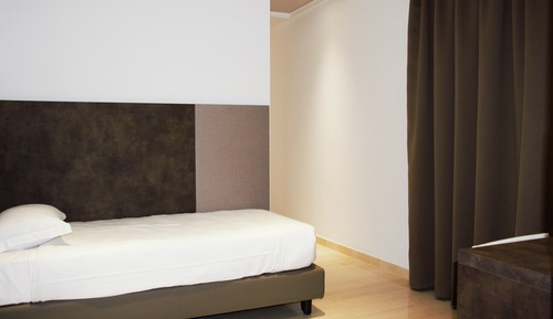 Deluxe Triple Room, Courtyard View