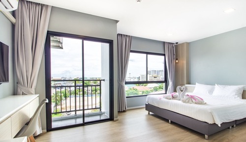 Superior Room, 1 King Bed, City View