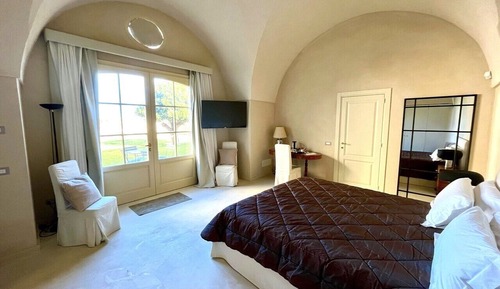Deluxe Room, Patio, Courtyard View