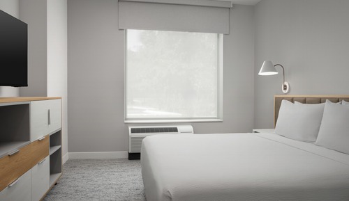 Suite, 1 Bedroom (Mobility/Hearing Access, Roll-in Shwr)