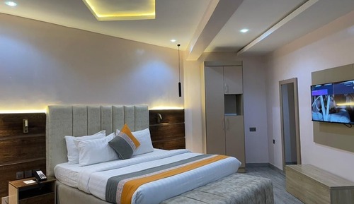 Bridge Balcony Suite