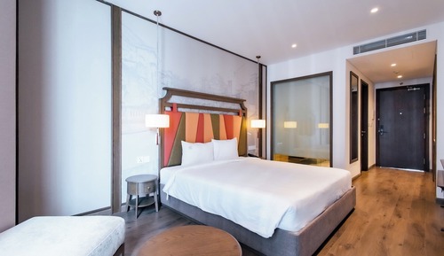 Premium Room, 1 King Bed, Partial Ocean View, Sea Facing