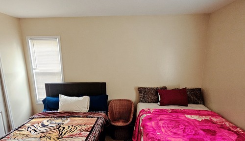 Business Room, 2 Queen Beds, Non Smoking, Shared Bathroom