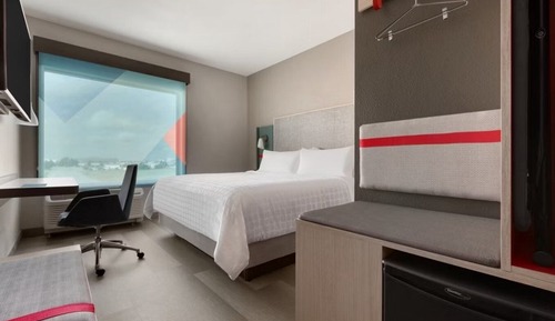 Standard Room, 1 King Bed, City View
