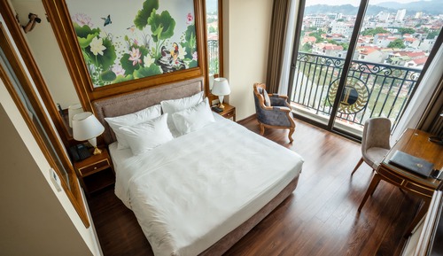 Deluxe Room, Balcony, Lake View