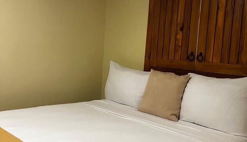 Room, 1 Queen Bed, Non Smoking, Garden View