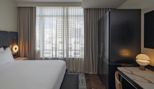 Room, 1 King Bed, City View (Hearing Accessible)