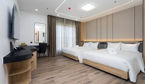 Luxury Quadruple Room, Balcony, City View