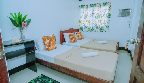 Economy Triple Room, City View