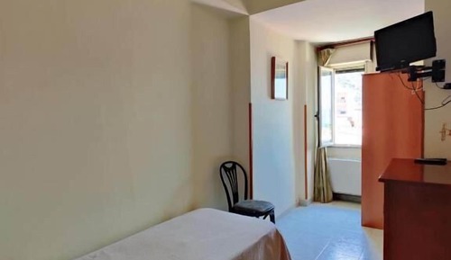 Basic Single Room, Sea View