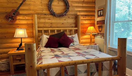 Honeymoon Suite Hitchin' Post Suite ( Upstairs)