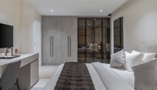 Suite, Pool View