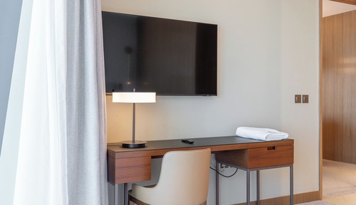 Deluxe Apartment, 1 King Bed, Non Smoking, City View