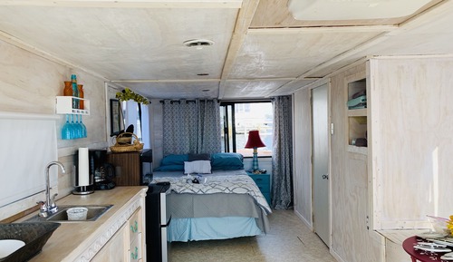 Houseboat (Livin' on the Edge) , 1 Bedroom with Sleeper Sofa, Kitchen (Stays Docked)