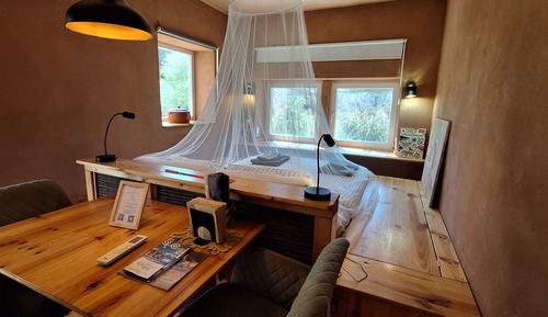 Romantic Studio Suite, 1 Queen Bed, Private Bathroom, Garden View