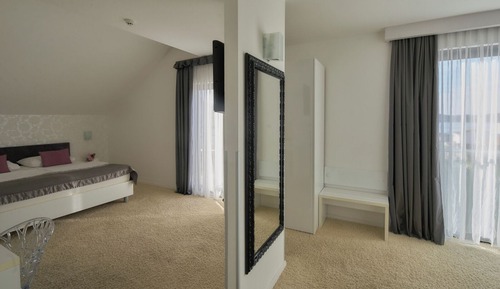 Junior Suite Side sea view (2+2)