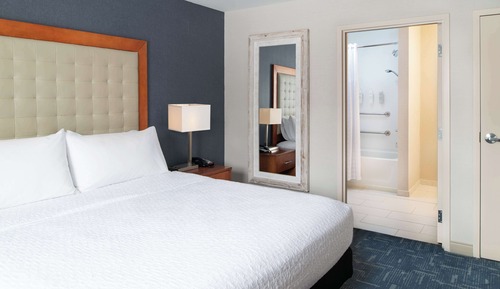 Suite, 1 King Bed, Accessible, Bathtub