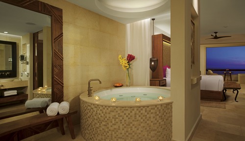 Preferred Club Junior Suite Ocean Front King