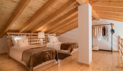 Cottage, Mezzanine