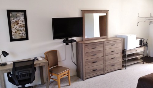 Standard Room, 1 Queen Bed, Patio or Balcony, Lake View