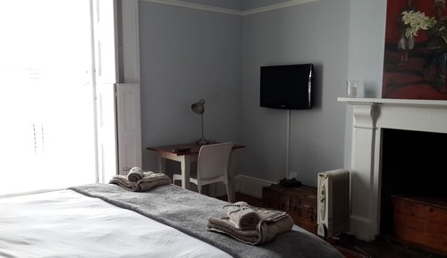 The Corner House - Self Catering