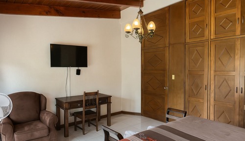 Deluxe Room, Shared Bathroom