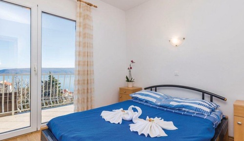 House (Two Bedroom Holiday Home with Sea Vie)
