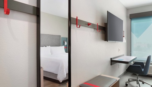 Standard Room, 1 King Bed